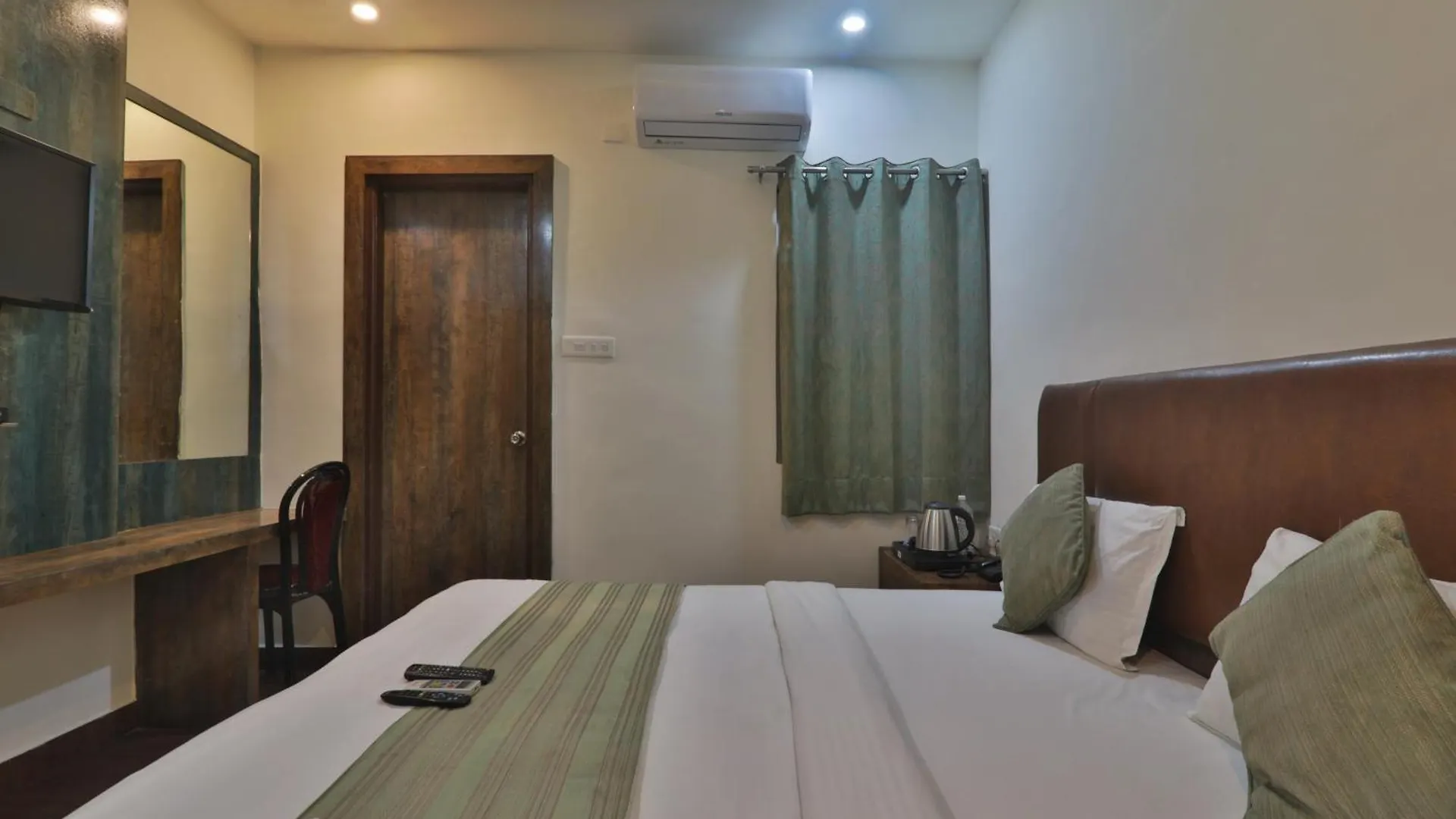 Hotel Janki Inn Sigra 2 Km From Kashi Vishwanath Dham Varanasi 3*,
