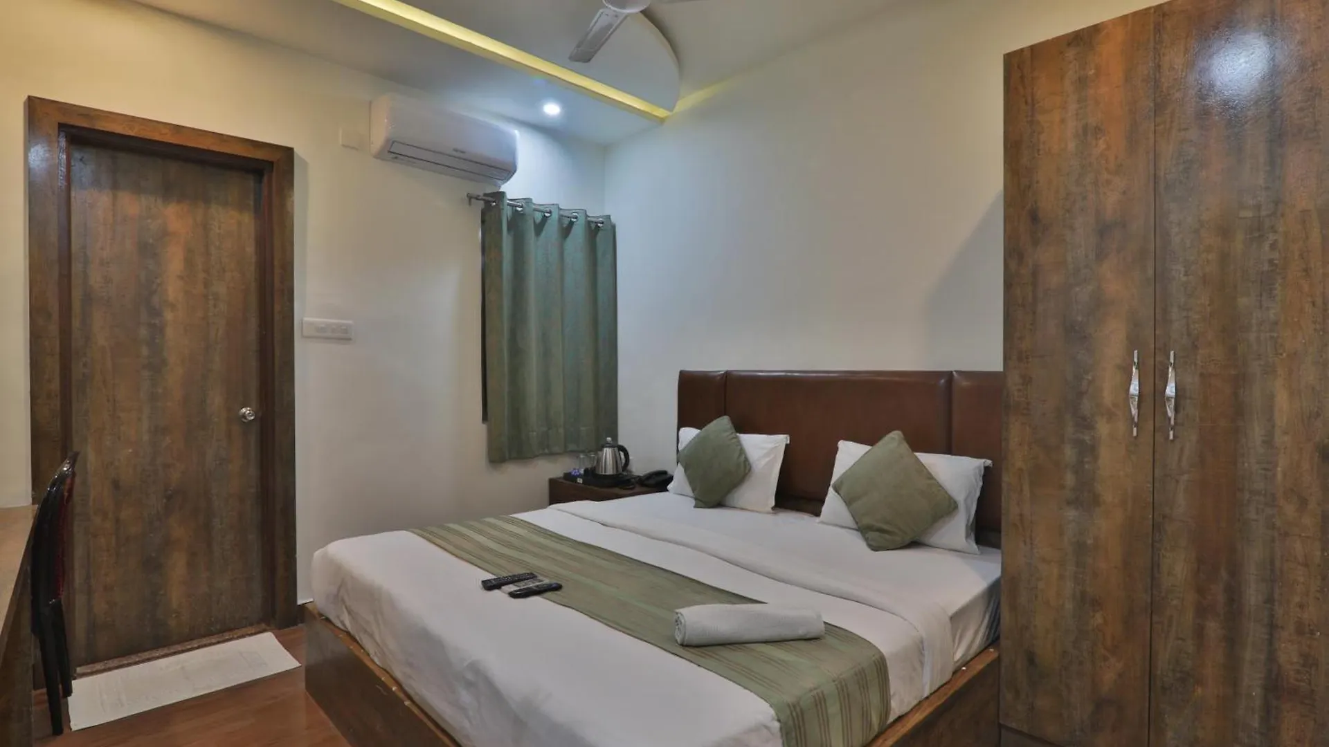 Hotel Janki Inn Sigra 2 Km From Kashi Vishwanath Dham Varanasi 3*,  India