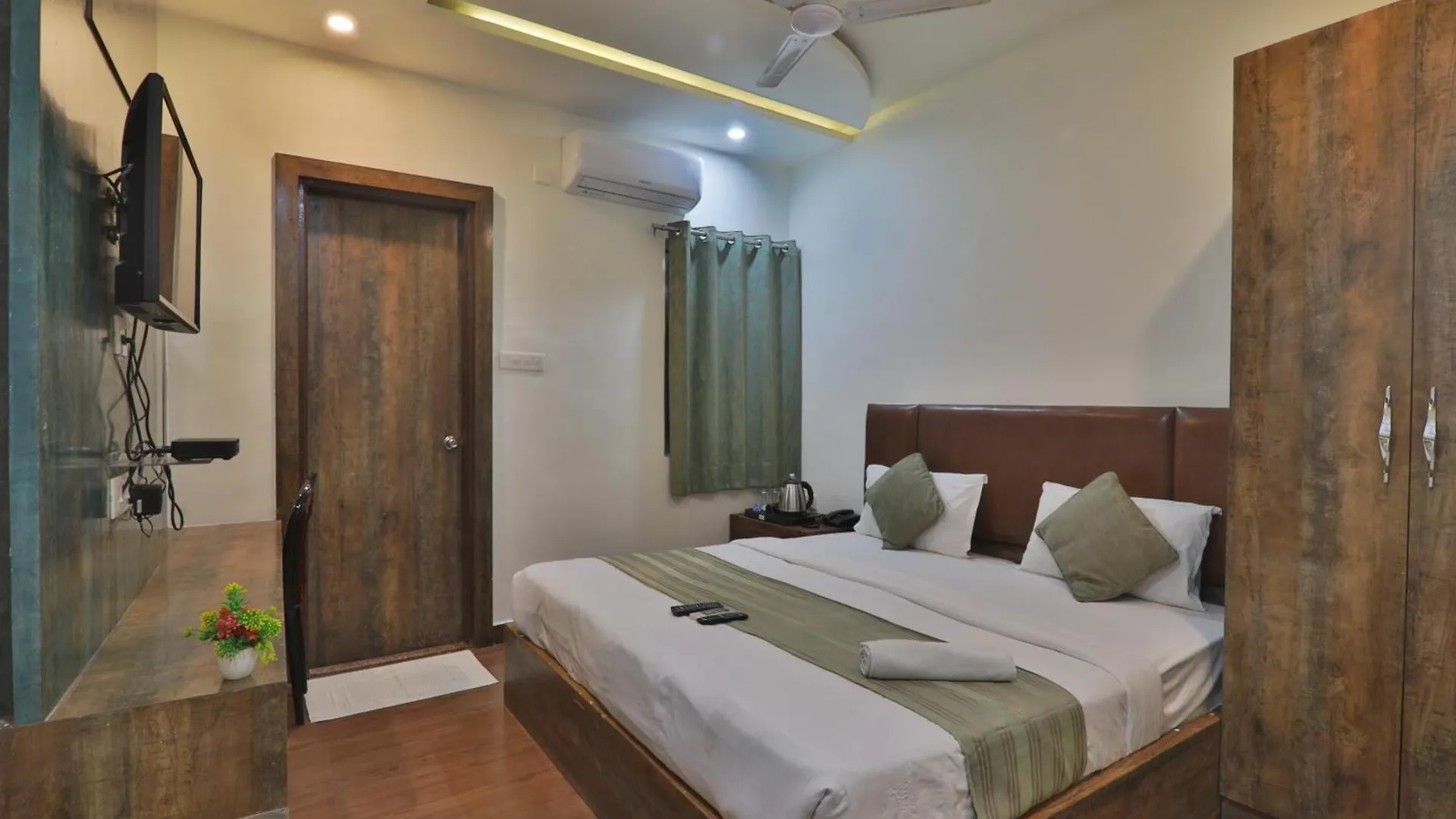 Hotel Janki Inn Sigra 2 Km From Kashi Vishwanath Dham Varanasi
